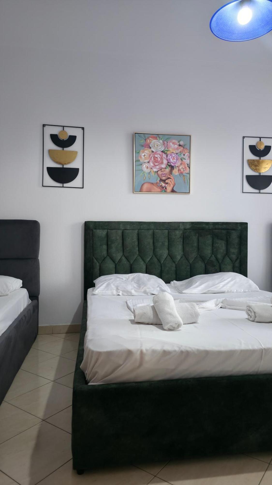 Aura Skanderbeg Square Apartament